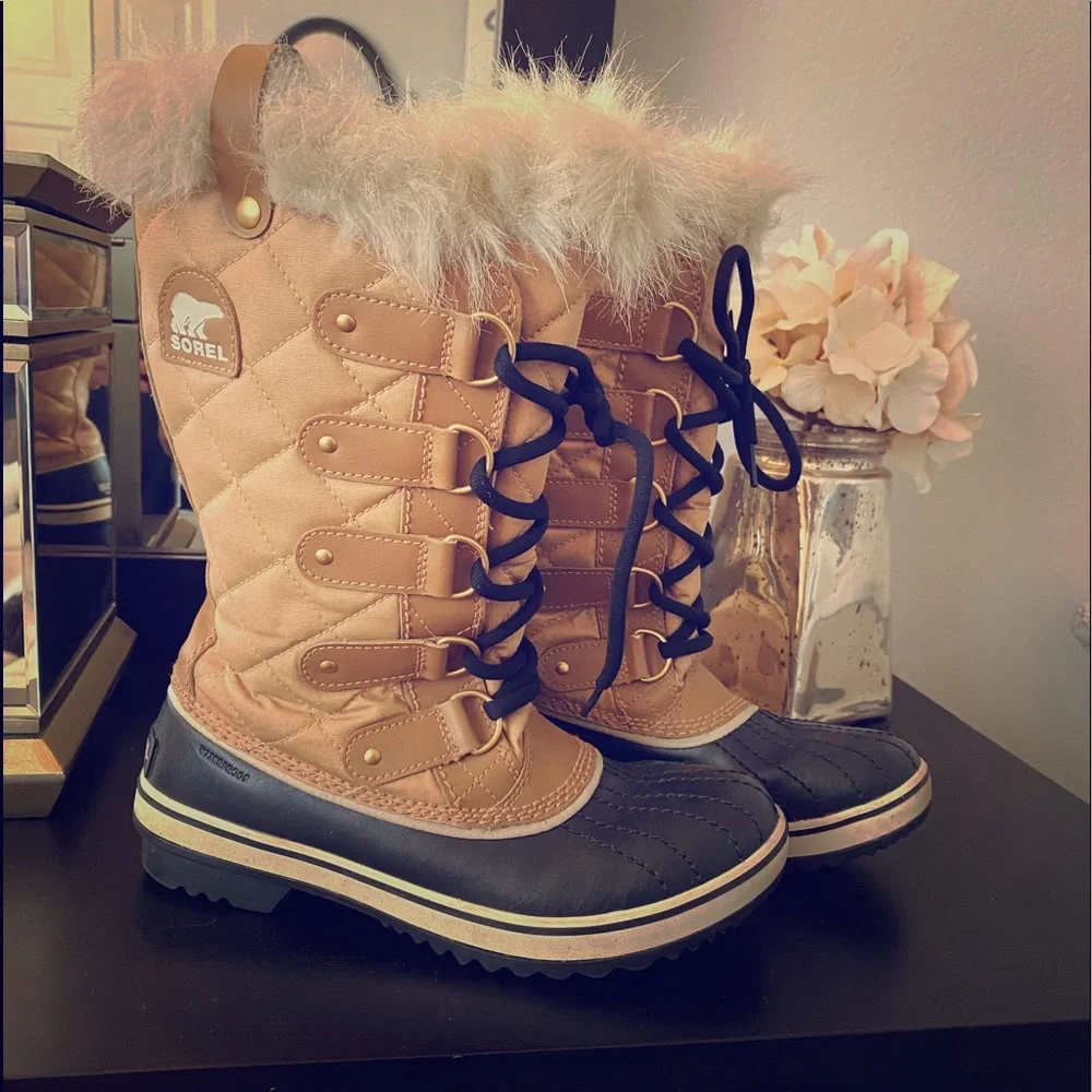 Sorel boots - Picture 1 of 3